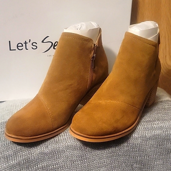 Los Angeles Apparel Brown Suede Ankle Booties - Picture 3 of 6